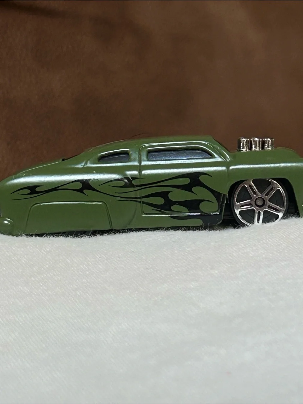 Maisto Leadfoot Olive Green Black Flames Chopped Custom Hot Rod 1/64 Scale